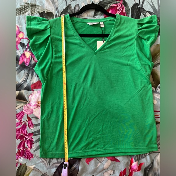 B.Young Green V-Neck Top size small - Picture 5 of 6